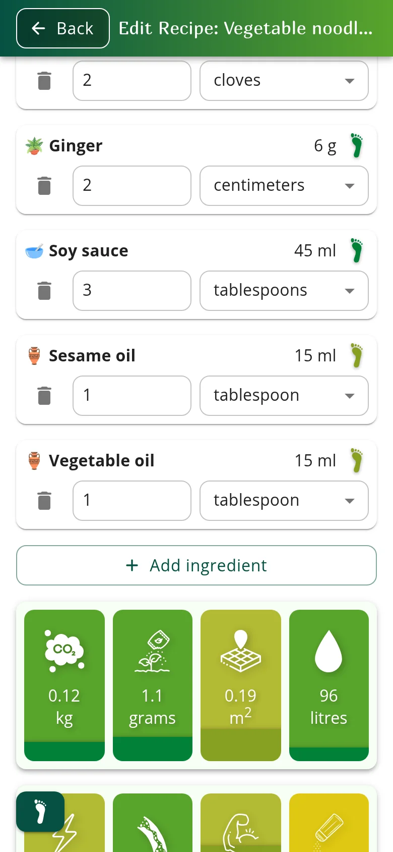 Writing a recipe in Ecobite, started from the Vegetable noodle stir-fry template: ingredients in cloves, centimetres and tablespoons, each with its footprint, and under them the recipe's footprint so far